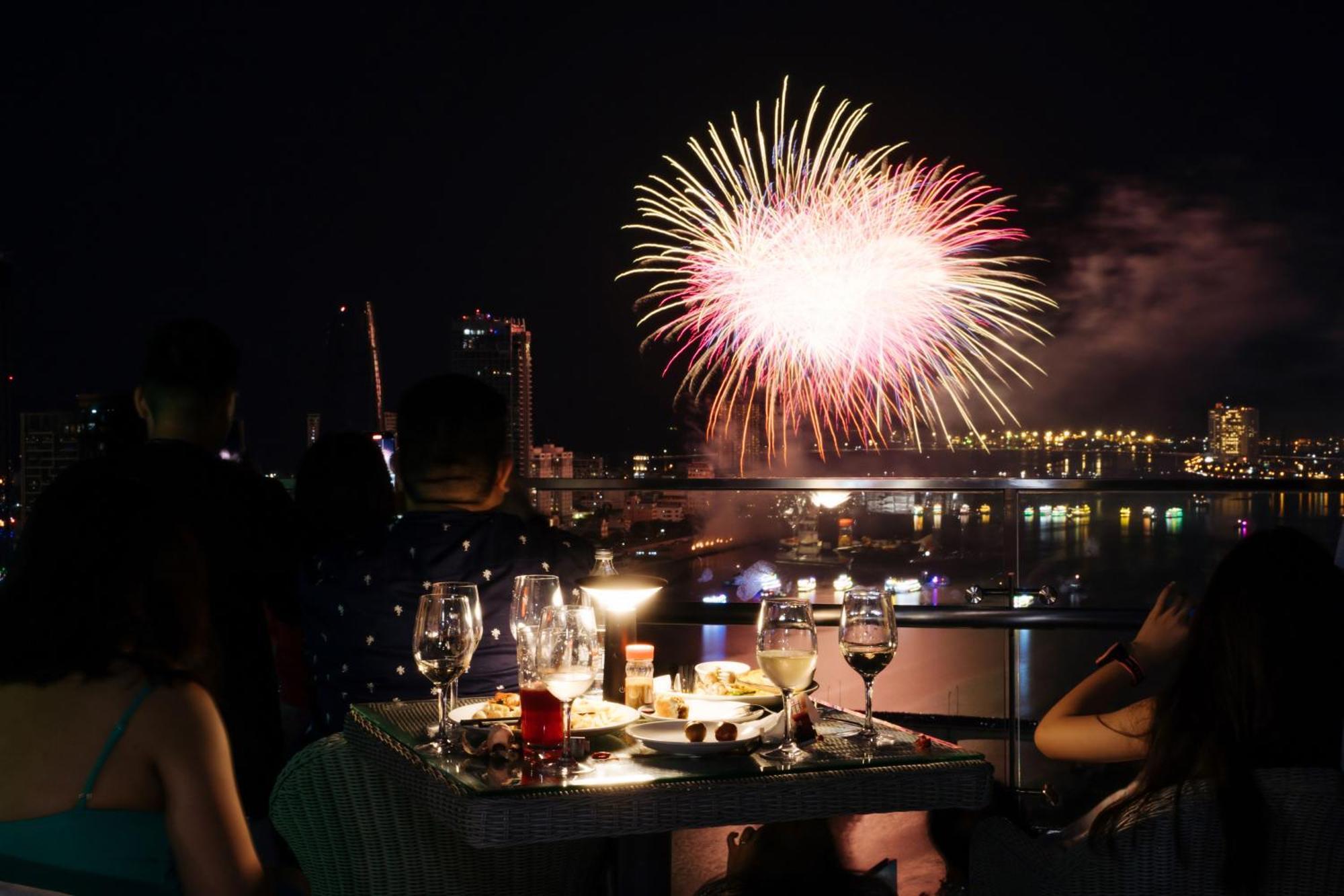 Wink Icon Hotel Danang Riverside - Luxury Suites - 24Hrs Stay & Rooftop Pool Bar Εξωτερικό φωτογραφία